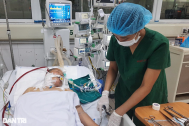 Chồng nghèo, 2 con nhỏ khóc xin nhà hảo tâm cứu mẹ nguy kịch vì mắc cúm A