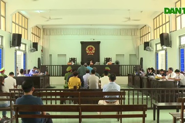 Xét xử "ông trùm" đường dây buôn lậu xăng dầu lớn nhất Bình Thuận