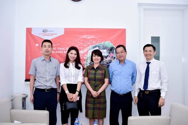 BTV Ngọc Trinh ghi danh tham gia khóa học Thạc sỹ Quản trị kinh doanh