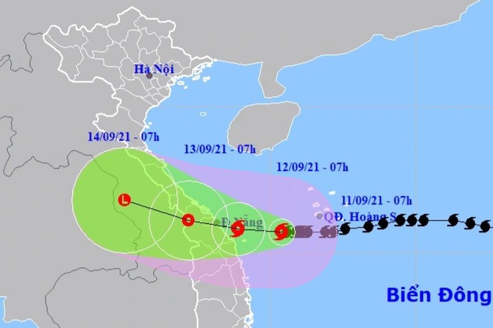 Bão số 5 đang gây mưa lớn, gió mạnh trên đất liền Quảng Trị - Quảng Ngãi - 1 Bão số 5 đang gây mưa lớn, gió mạnh trên đất liền Quảng Trị - Quảng Ngãi - 1