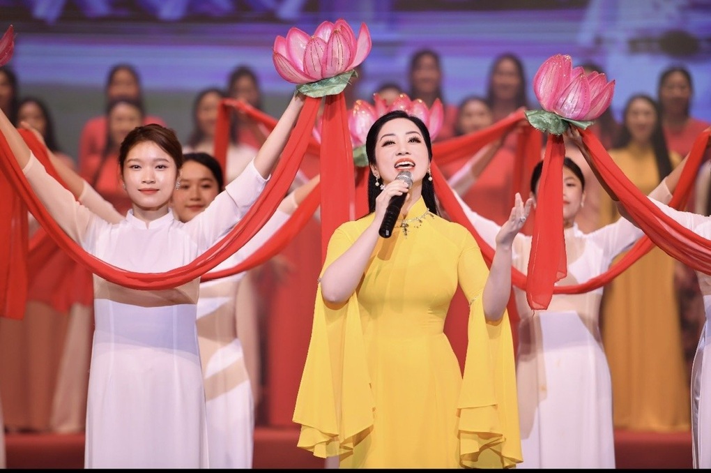 TS Âm nhạc Phương Nga: Danh hiệu NSƯT là niềm tự hào của tôi và gia đình - 3 TS Âm nhạc Phương Nga: Danh hiệu NSƯT là niềm tự hào của tôi và gia đình - 3