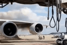 Hành khách hoảng hốt chứng kiến động cơ máy bay Hàn Quốc bốc cháy ngùn ngụt