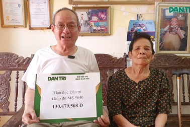 Báo Dân trí trao hơn 130 triệu đồng tới vợ chồng già khổ sở vì bệnh tật
