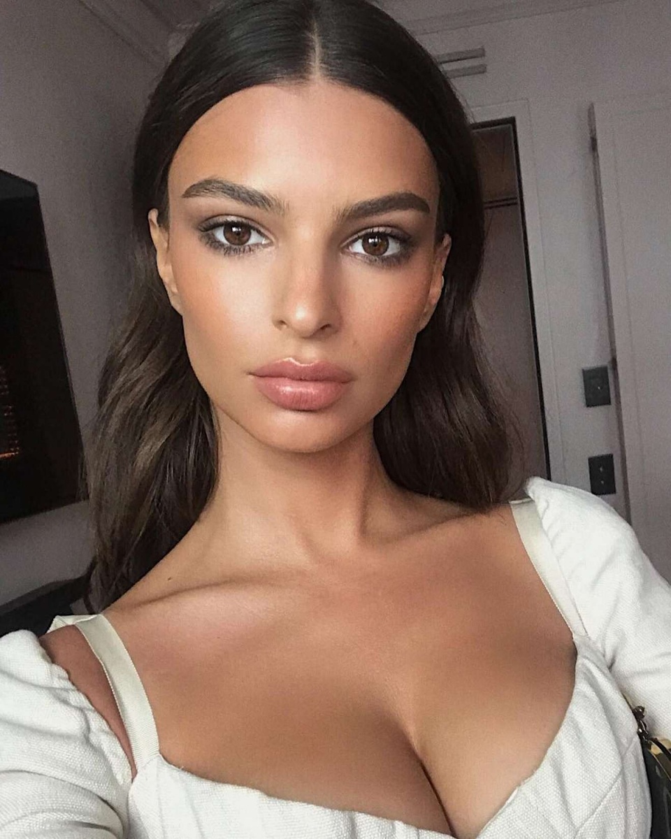 Emily Ratajkowski phủ nhận tin đồn bơm môi - 4 Emily Ratajkowski phủ nhận tin đồn bơm môi - 4
