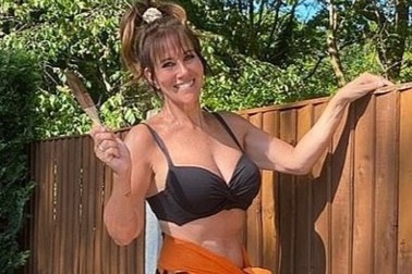 Người mẫu 61 tuổi tái xuất gợi cảm sau khi mắc Covid-19