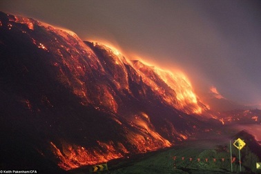 Kỳ lạ ngọn núi liên tục cháy suốt 6.000 năm chưa dứt