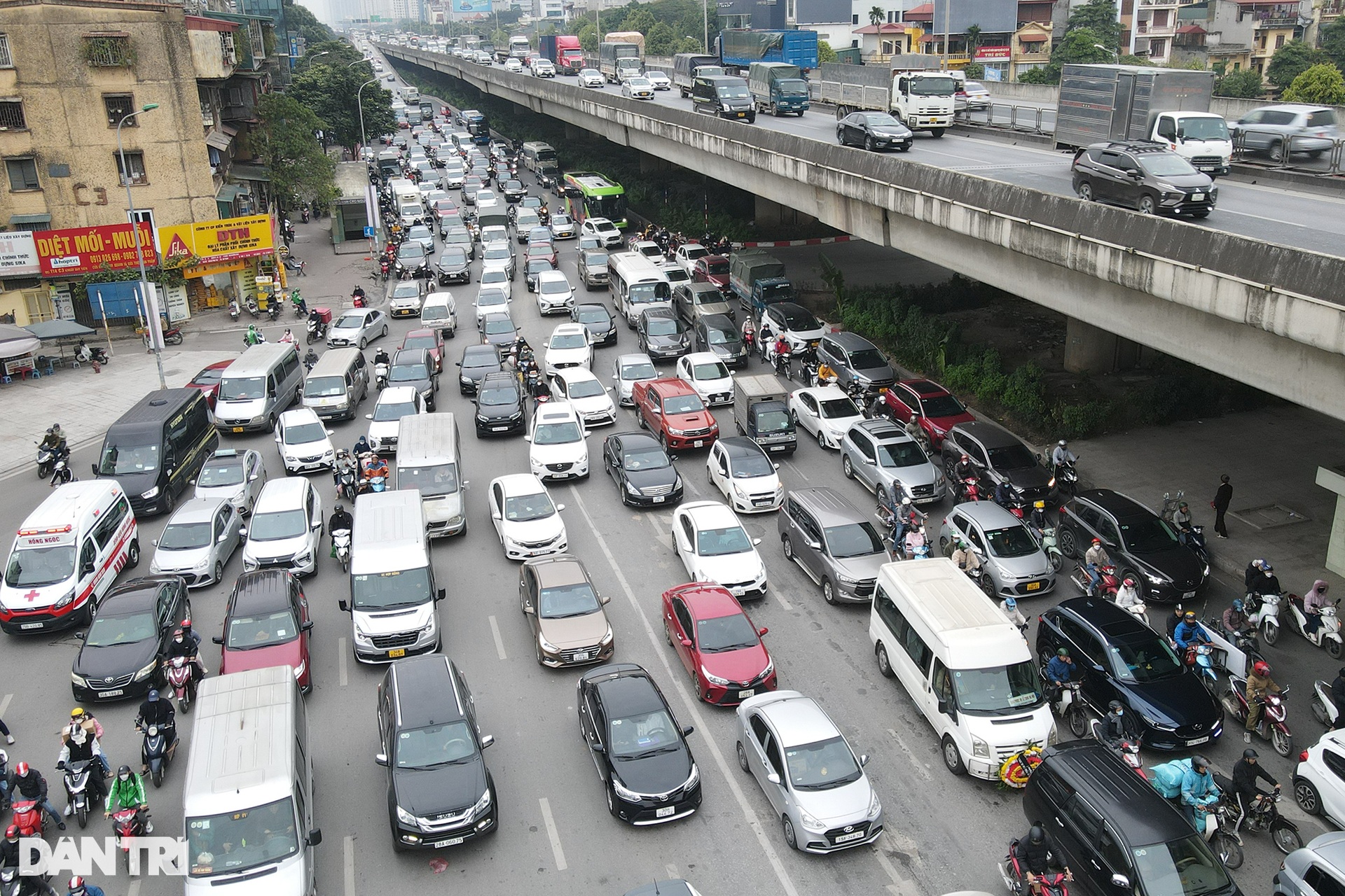 Ngày đầu nghỉ lễ: Hàng vạn ôtô chôn chân ở đường vành đai 3 - 4 Ngày đầu nghỉ lễ: Hàng vạn ôtô chôn chân ở đường vành đai 3 - 4
