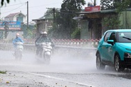 Nhiều nơi ở miền Bắc đã có mưa to, cơn dông từ Phú Thọ đang tiến vào Hà Nội