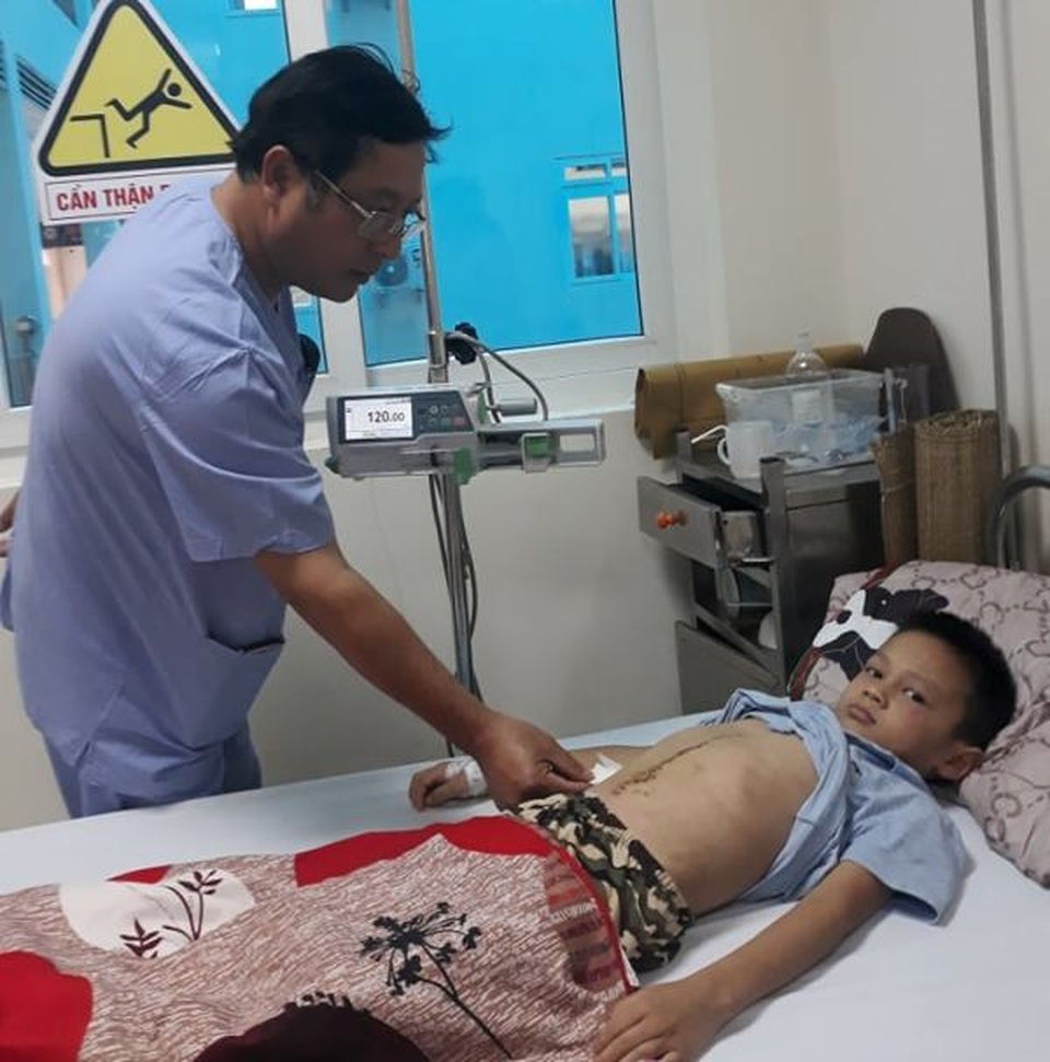 Cứu sống bệnh nhi dập tụy, vỡ tá tràng, gan - 1 Cứu sống bệnh nhi dập tụy, vỡ tá tràng, gan - 1