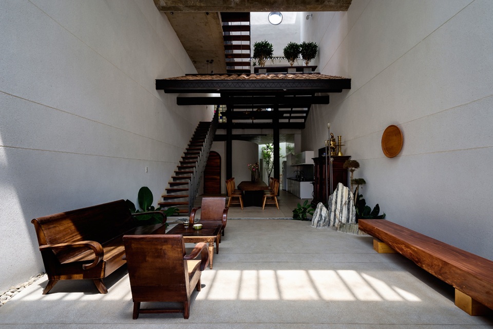 Bất ngờ “nhà chồng nhà” với kiến trúc giao thoa độc đáo ở Bình Dương - 6