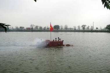 Hình ảnh tàu ngầm Trường Sa chạy thử nghiệm trên hồ