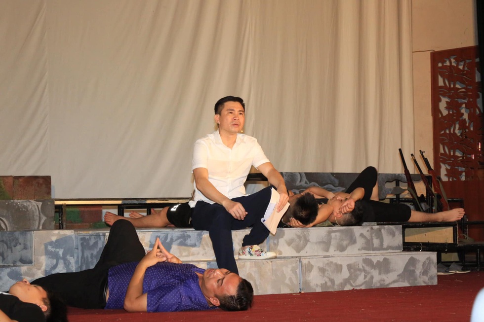 Tết của nghệ sĩ xiếc, chèo: Đi diễn từ mùng 2, cát-xê cao gấp đôi - 5 Tết của nghệ sĩ xiếc, chèo: Đi diễn từ mùng 2, cát-xê cao gấp đôi - 5