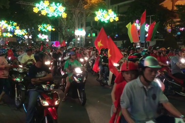 Những thiên thần nhỏ... "cháy" hết mình cùng đội tuyển U23 Việt Nam