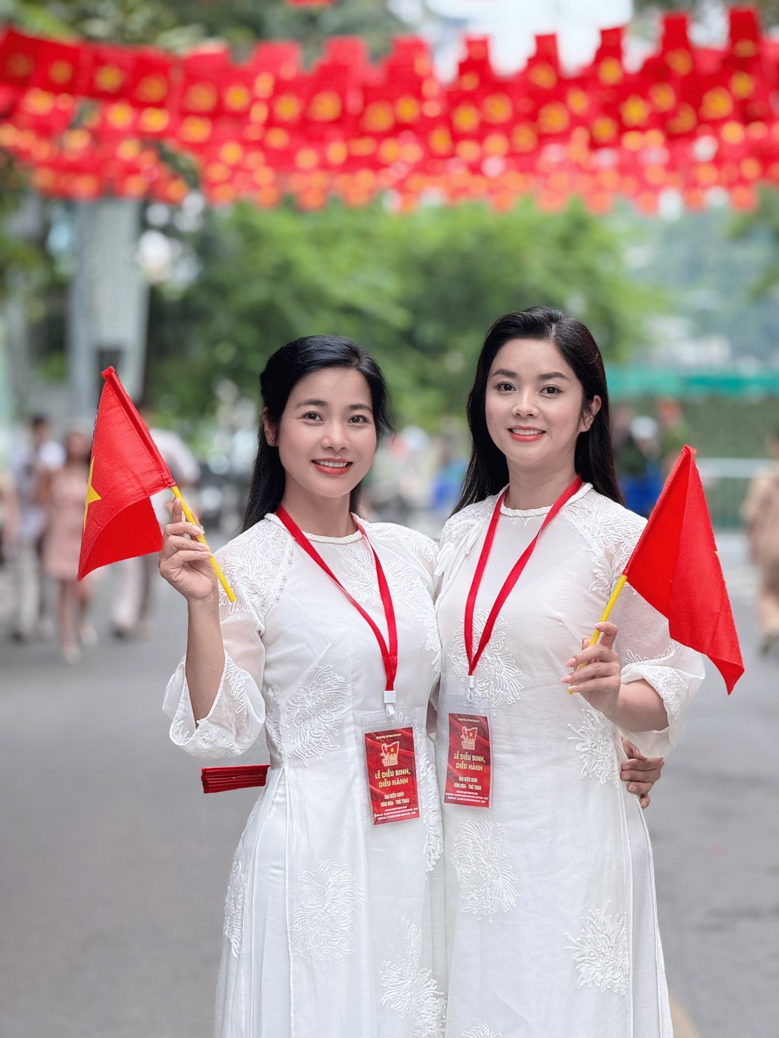 Hồng Diễm, Lương Thu Trang diện áo dài nổi bật ở buổi tập luyện diễu binh - 7