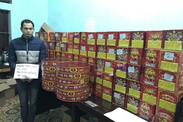 Bắt gần 3 tạ pháo nổ trong đêm