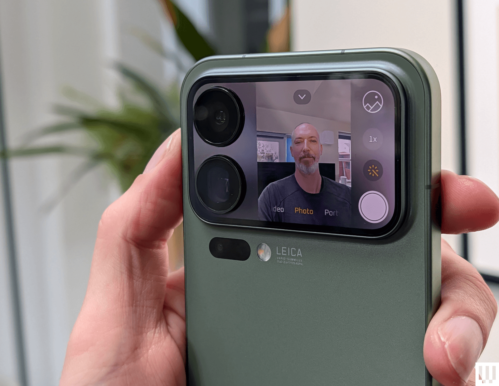 Trên tay điện thoại Xiaomi 17 Pro Max với thiết kế hai màn hình vừa ra mắt - 6
