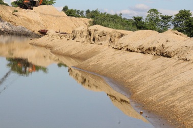 Vụ cát tặc “rút ruột” sông Ngàn Phố: Cơ quan chức năng đồng loạt vào cuộc!