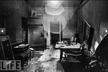 Những bức ảnh chưa từng công bố bên trong căn hầm của Hitler