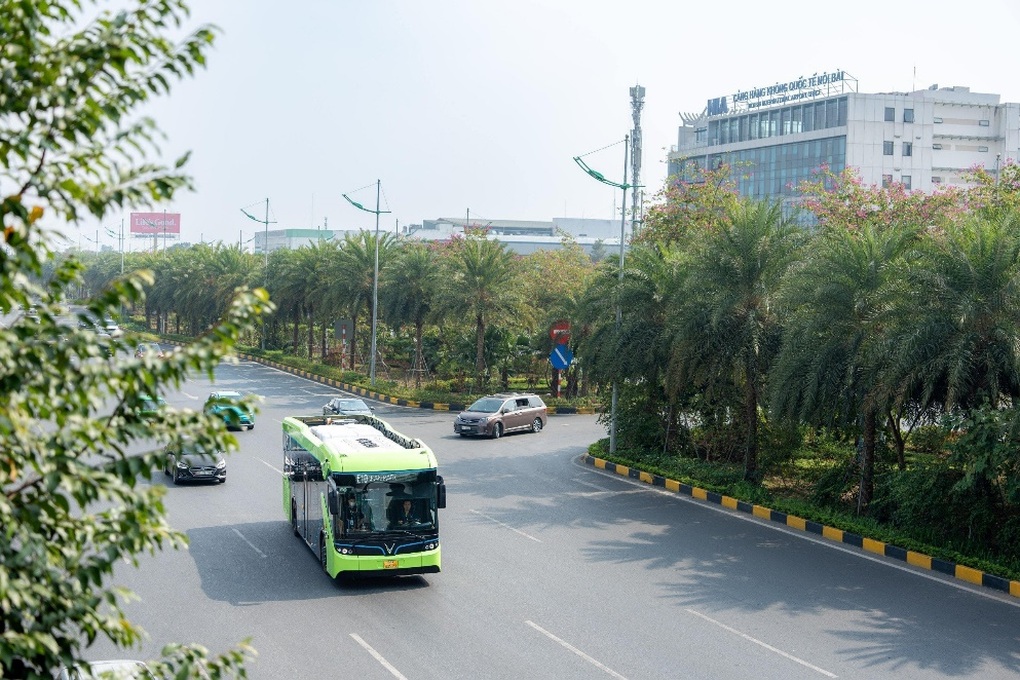 Tuyến buýt điện đầu tiên kết nối nội đô Hà Nội - sân bay Nội Bài - 1