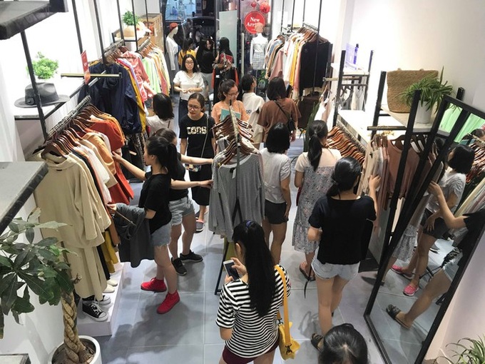 Sự thật về việc giảm giá lên đến 70% tại các cửa hàng thời trang - Ảnh 3. Sự thật về việc giảm giá lên đến 70% tại các cửa hàng thời trang - Ảnh 3.