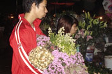 Tấp nập chợ hoa ngày 20/10