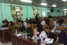 Vụ tố lạm thu: Phụ huynh yêu cầu hiệu trưởng giải trình trước toàn trường