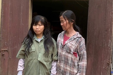 "Chỉ cần còn sống, bà sẽ làm tất cả để cháu có tương lai tốt đẹp hơn"