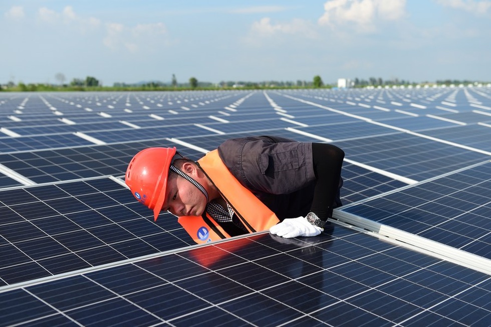 Nông dân Trung Quốc kiếm bộn nhờ bán điện mặt trời