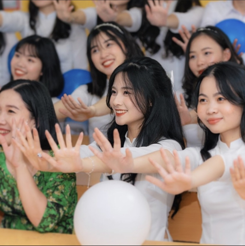 Vẻ đẹp tinh khôi của nàng thơ Bắc Giang trong ảnh kỷ yếu - 12 Vẻ đẹp tinh khôi của nàng thơ Bắc Giang trong ảnh kỷ yếu - 12