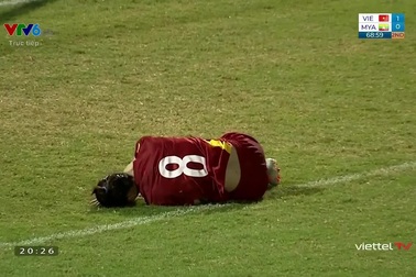 Pha solo ấn tượng qua ba cầu thủ của Thùy Trang