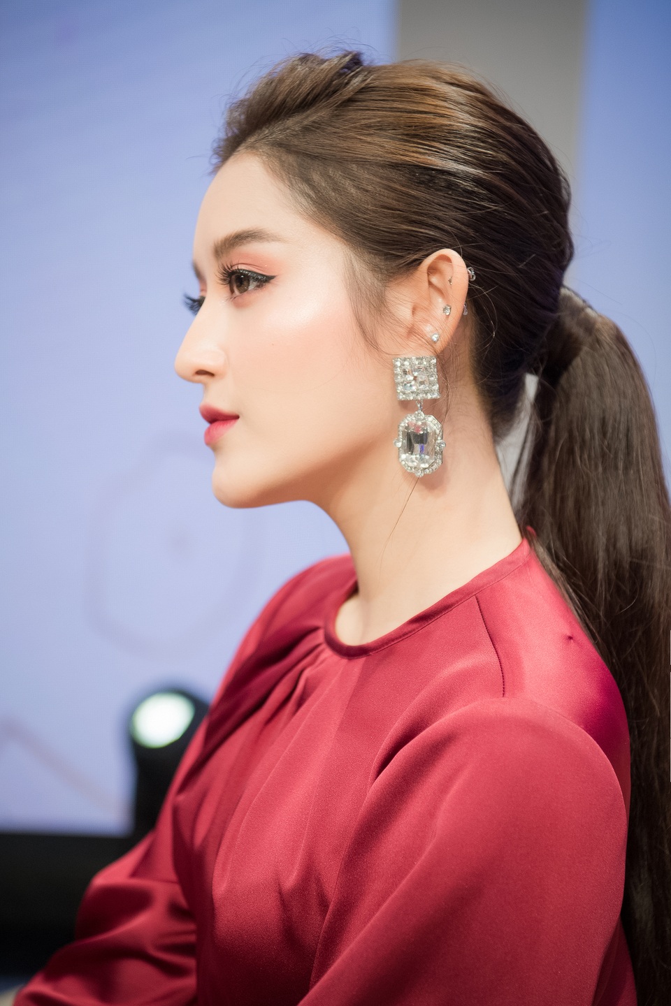 Đứng lên bục cao, Bảo Thanh vẫn bị Huyền My “dìm hàng” chiều cao - 5 Đứng lên bục cao, Bảo Thanh vẫn bị Huyền My “dìm hàng” chiều cao - 5