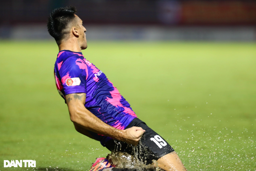 Lê Huỳnh Đức có chiến thắng đầu tiên tại V-League 2022 cùng Sài Gòn FC - 9 Lê Huỳnh Đức có chiến thắng đầu tiên tại V-League 2022 cùng Sài Gòn FC - 9