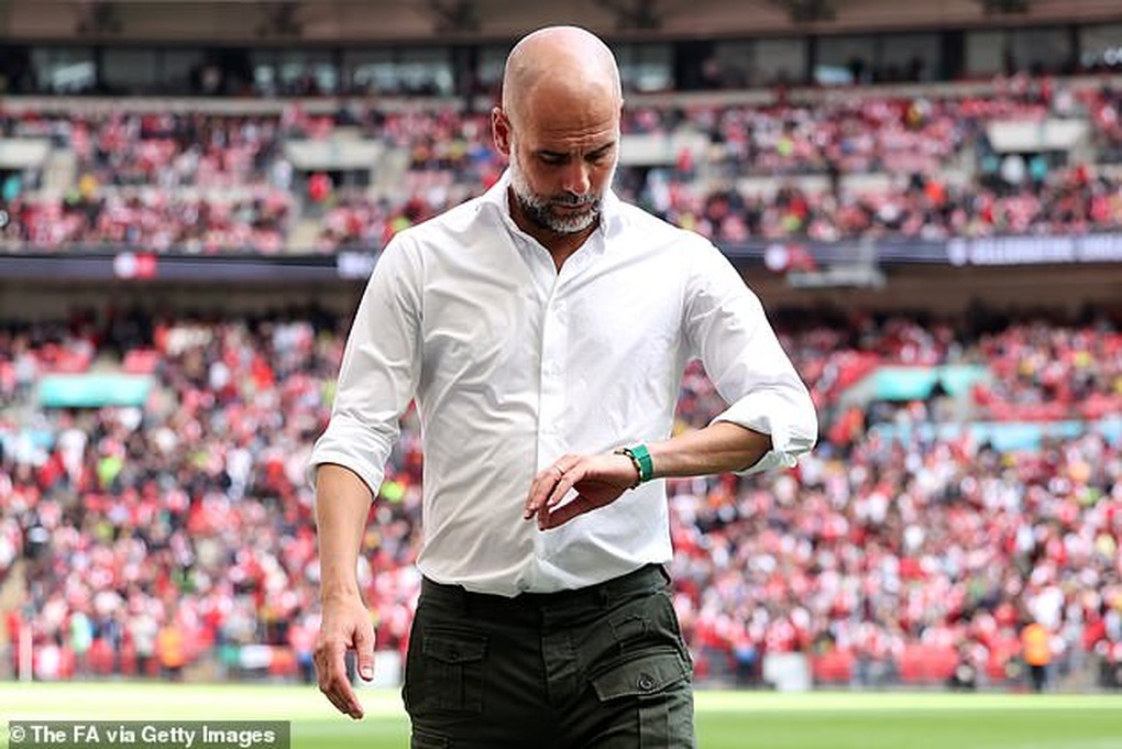 HLV Pep Guardiola: Bù giờ kiểu này, đá đến sáng mai vẫn chưa xong - 1 HLV Pep Guardiola: Bù giờ kiểu này, đá đến sáng mai vẫn chưa xong - 1