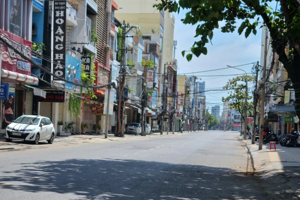 Đường phố Đà Nẵng ngày thứ 7 thi hành lệnh ai ở đâu ở yên đó - 2 Đường phố Đà Nẵng ngày thứ 7 thi hành lệnh ai ở đâu ở yên đó - 2