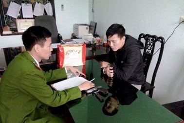 Bắt đối tượng tàng trữ súng K59 cùng 3kg cần sa