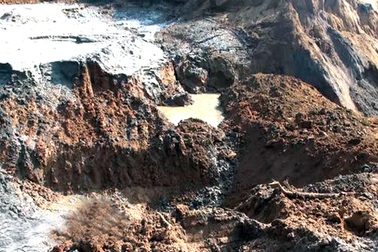 Vụ vỡ bể lắng chất thải quặng: Lấy mẫu đất và nước xét nghiệm