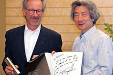 Thủ tướng Koizumi giống một "minh tinh màn bạc"