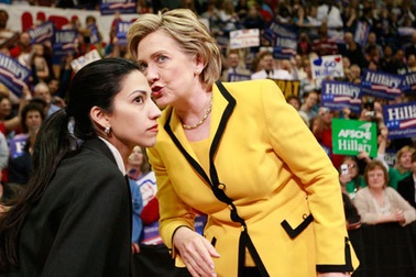 Chân dung nữ trợ lý biệt danh “con gái thứ hai” của bà Hillary Clinton