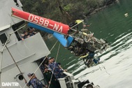 Trục vớt xong chiếc trực thăng, đã tìm thấy hộp đen