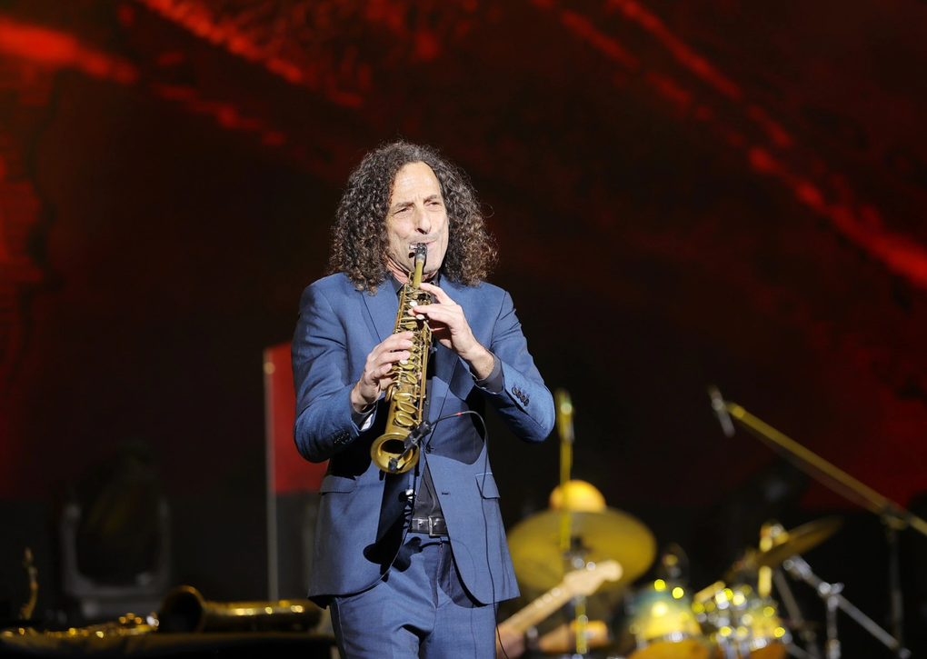 Kenny G nói tiếng Việt, U70 mê hoặc hơn 4.000 khán giả - 3 Kenny G nói tiếng Việt, U70 mê hoặc hơn 4.000 khán giả - 3