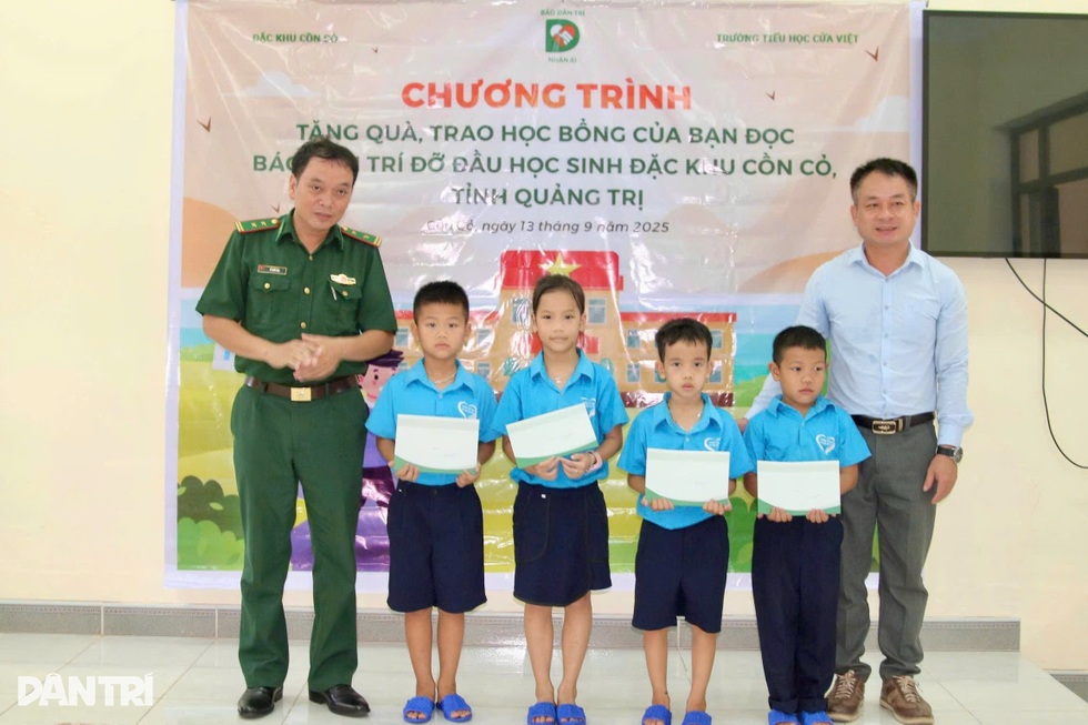 Bạn đọc Dân trí nhận đỡ đầu, chắp cánh ước mơ học sinh trên đảo Cồn Cỏ - 4