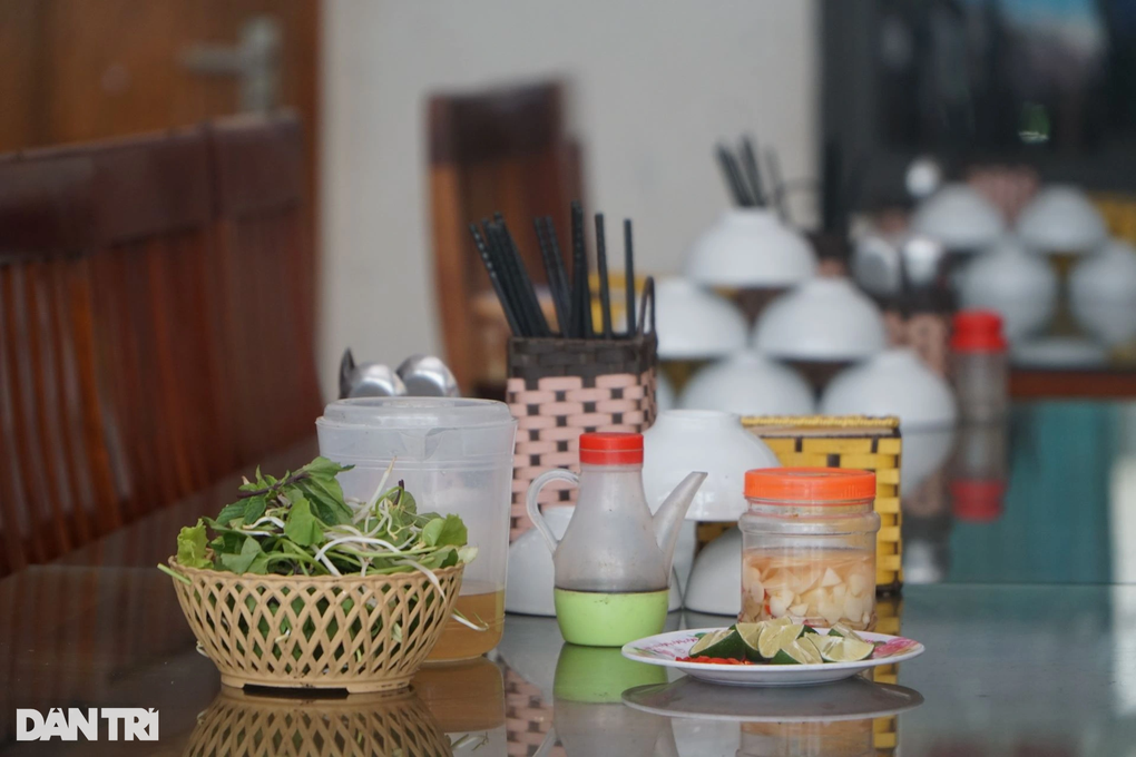 Suất bún 35.000 đồng có 2 cái chả: Chủ nhà hàng ở Sầm Sơn lên tiếng - 4 Suất bún 35.000 đồng có 2 cái chả: Chủ nhà hàng ở Sầm Sơn lên tiếng - 4