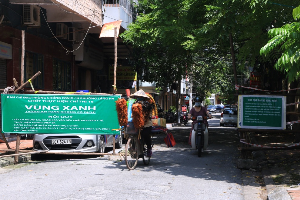 Khi chỉ thị phòng, chống dịch của Hà Nội được áp dụng... tùy nghi - 3 Khi chỉ thị phòng, chống dịch của Hà Nội được áp dụng... tùy nghi - 3