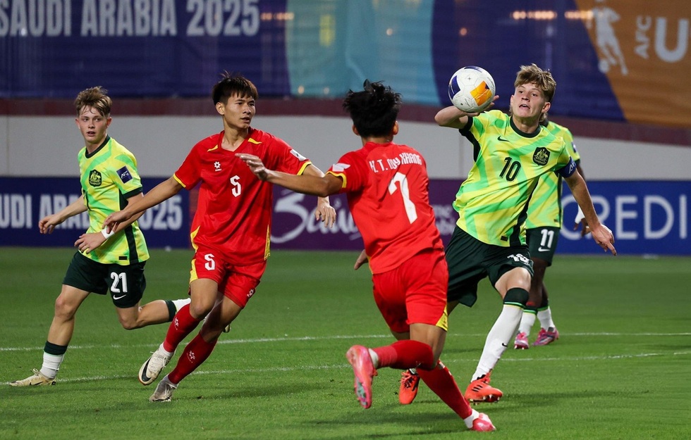 U17 Việt Nam hòa Australia: Nhìn thẳng vào sự thật, nỗ lực vì giấc mơ vàng - 2 U17 Việt Nam hòa Australia: Nhìn thẳng vào sự thật, nỗ lực vì giấc mơ vàng - 2
