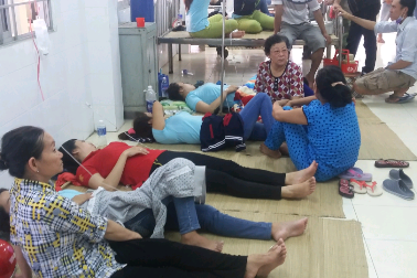 Hàng chục công nhân phải cấp cứu nghi bị ngộ độc thực phẩm