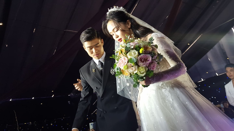 Đám cưới Duy Mạnh - Quỳnh Anh: Cặp đôi trao nhẫn, chính thức là vợ chồng - 10 Đám cưới Duy Mạnh - Quỳnh Anh: Cặp đôi trao nhẫn, chính thức là vợ chồng - 10