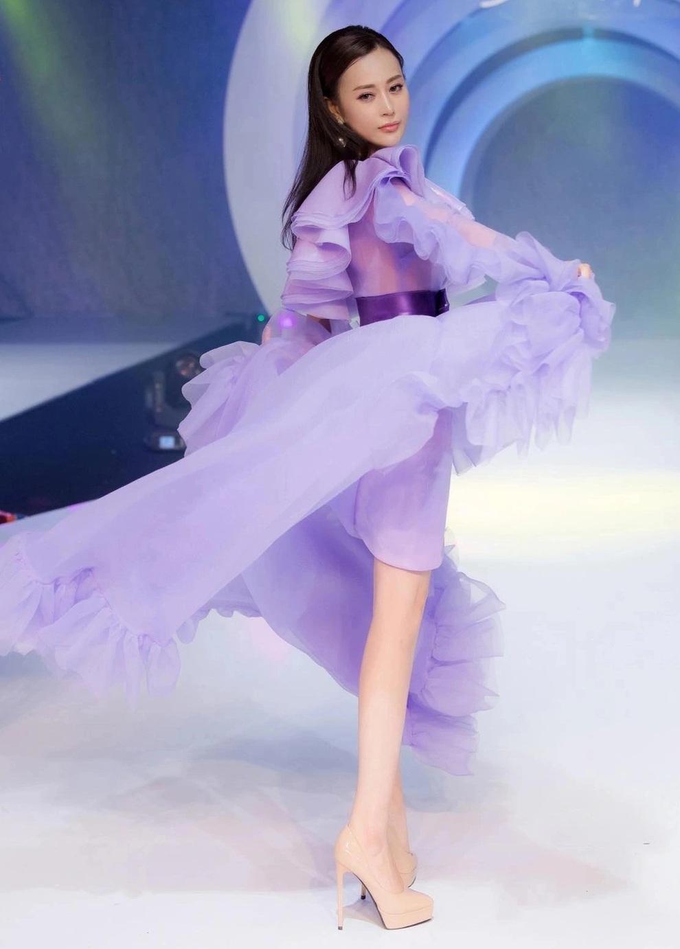Khi NSND Như Quỳnh, Phương Oanh đi catwalk, bá đạo hơn là Mạnh Trường - 9 Khi NSND Như Quỳnh, Phương Oanh đi catwalk, bá đạo hơn là Mạnh Trường - 9