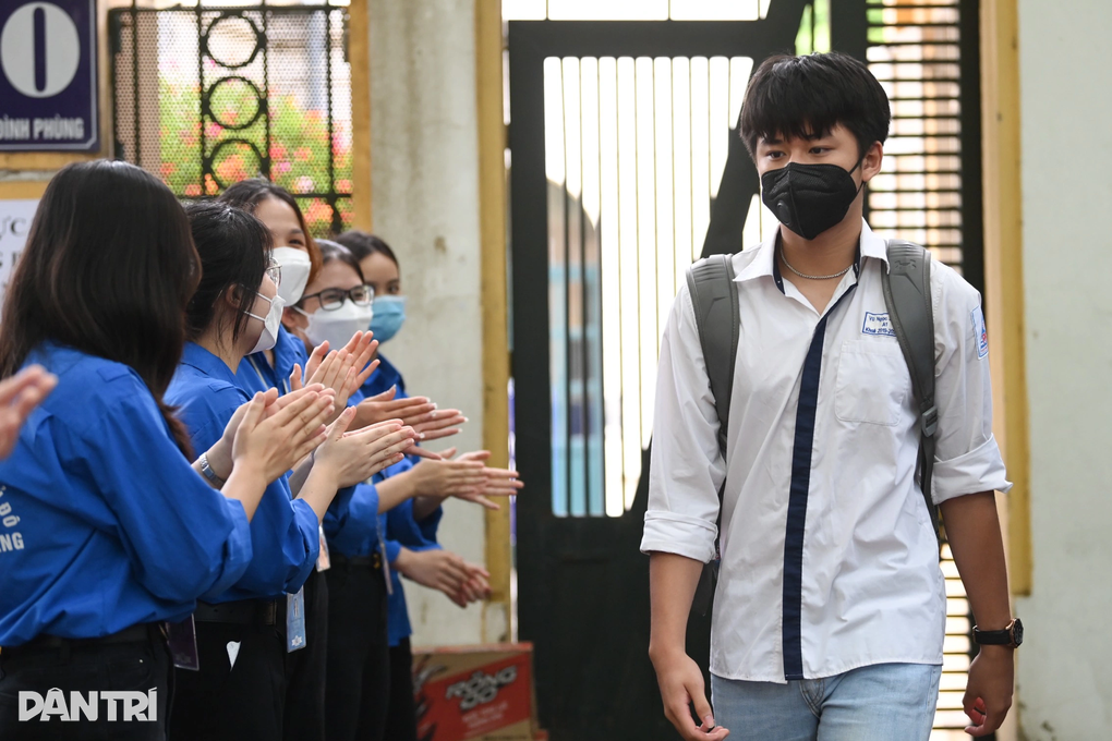 Chiếc thuyền ngoài xa chiếm 5 điểm đề Ngữ Văn tốt nghiệp THPT - 2 Chiếc thuyền ngoài xa chiếm 5 điểm đề Ngữ Văn tốt nghiệp THPT - 2