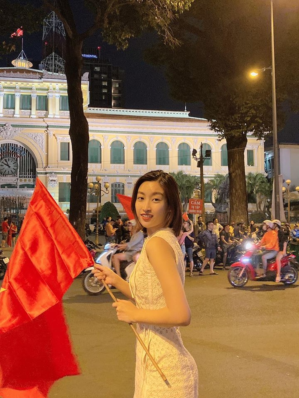 Nghệ sĩ Việt vỡ oà, nghẹn ngào khi U22 Việt Nam đoạt HCV SEA Games - 6 Nghệ sĩ Việt vỡ oà, nghẹn ngào khi U22 Việt Nam đoạt HCV SEA Games - 6