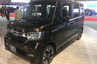 Ô tô vuông như hộp diêm 400 triệu đồng tràn xuống phố